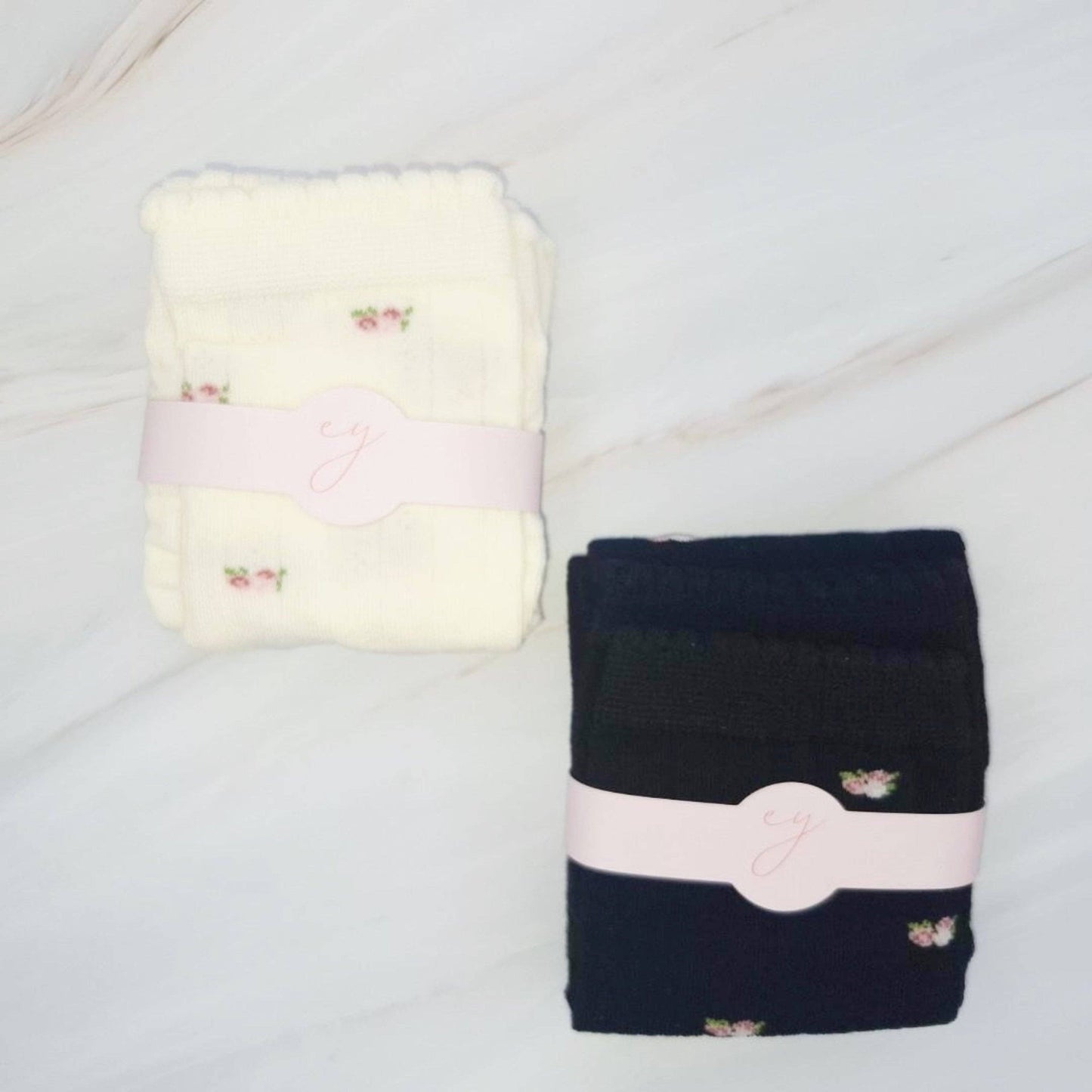 Ellison+Young - Vintage Floral Patterned Socks - Cream