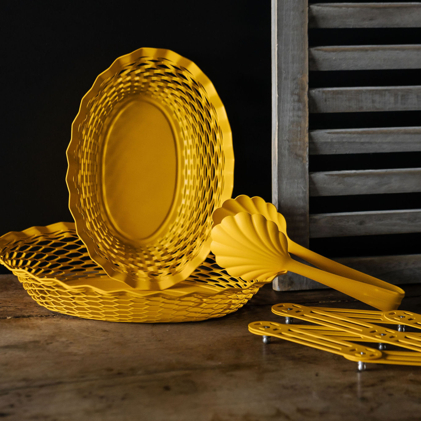 Color Scalloped Bakery Tongs