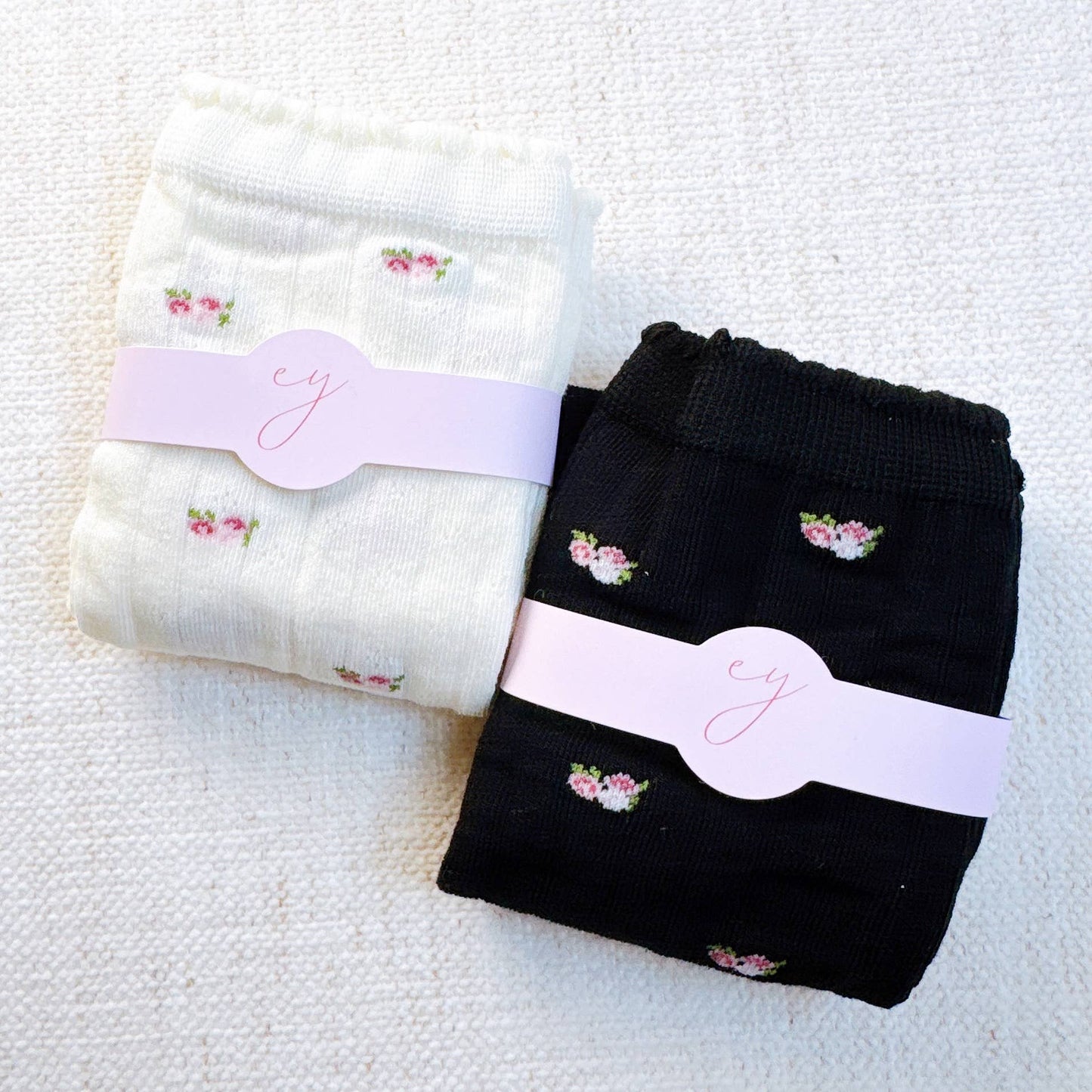Ellison+Young - Vintage Floral Patterned Socks - Cream