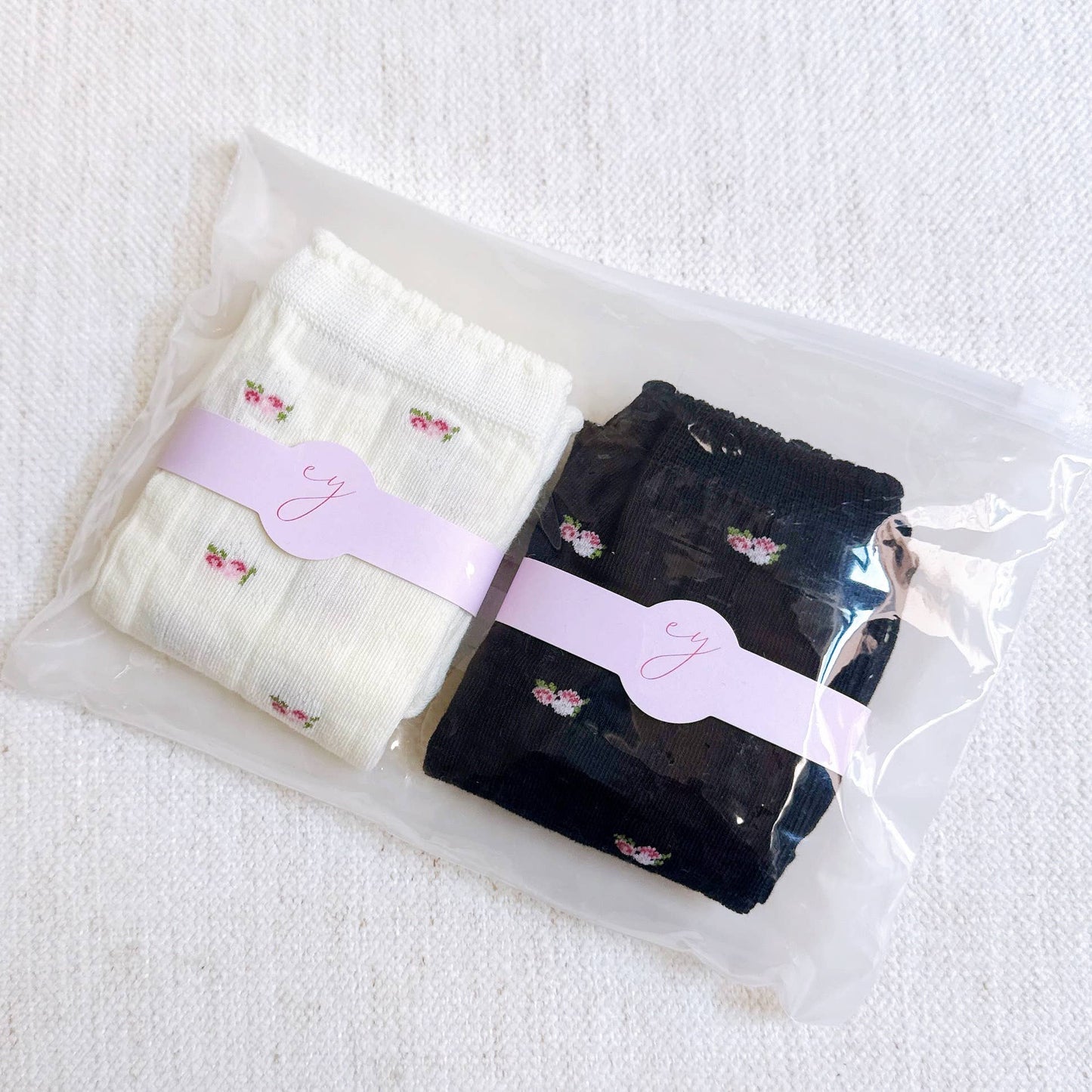 Ellison+Young - Vintage Floral Patterned Socks - Cream