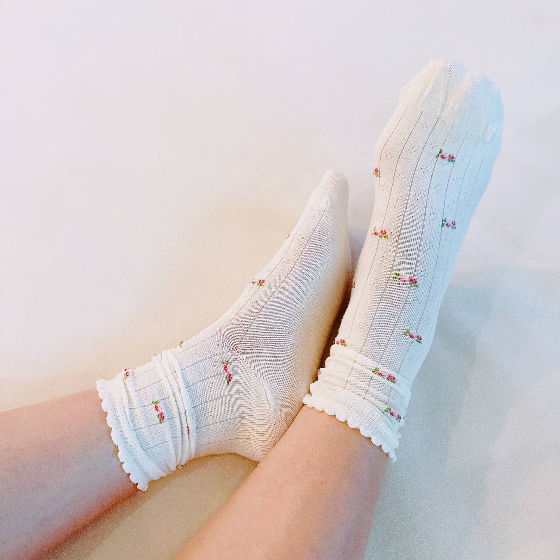 Ellison+Young - Vintage Floral Patterned Socks - Cream