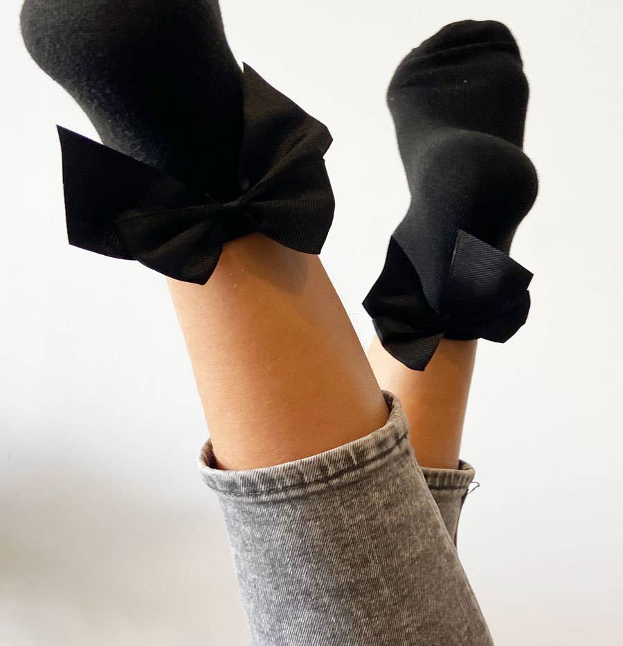 Sockette Black with a Bow