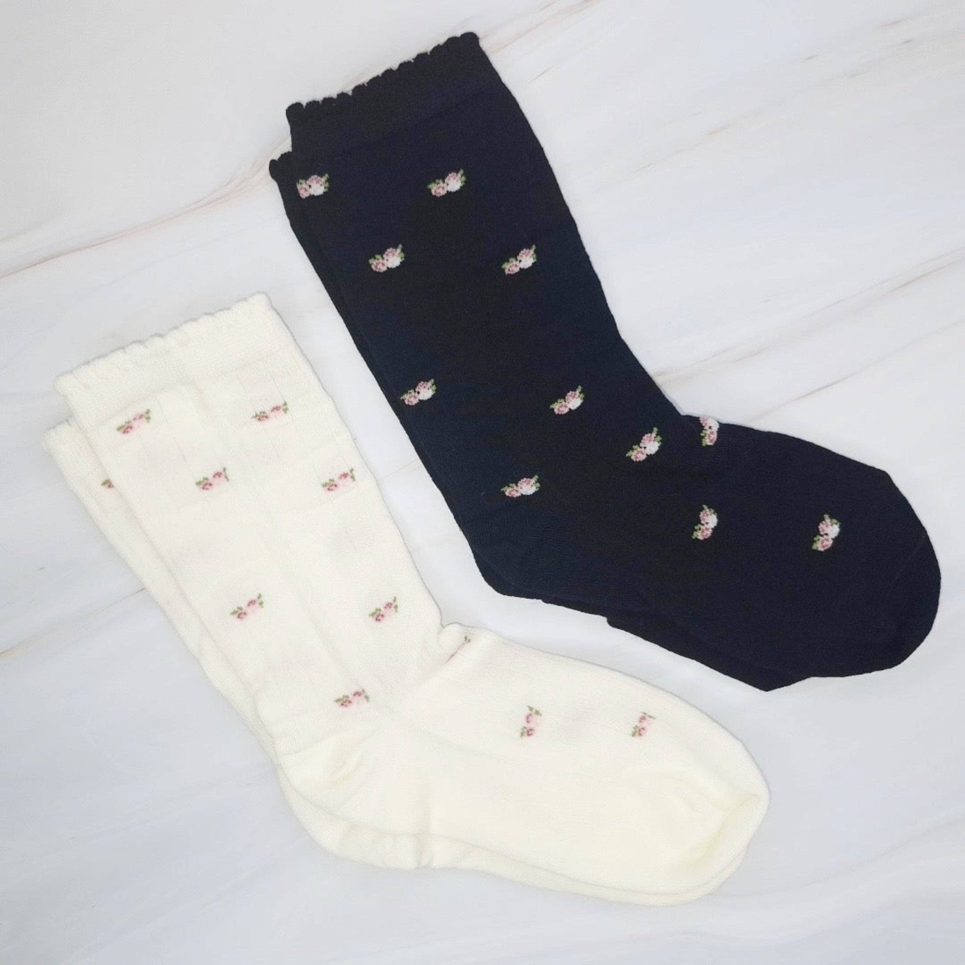 Ellison+Young - Vintage Floral Patterned Socks - Cream