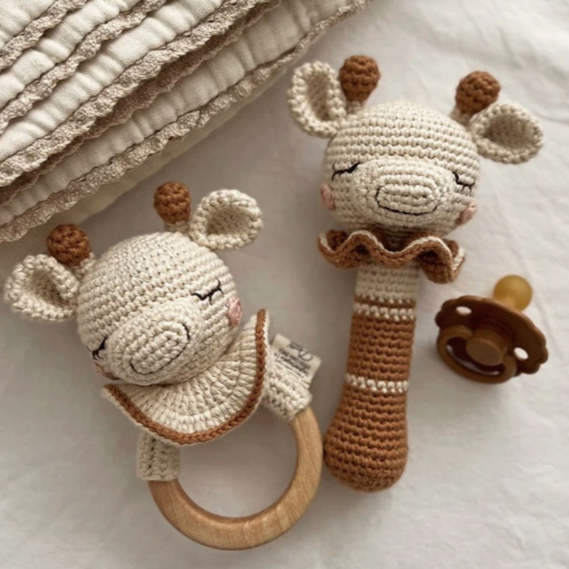 Patti Oslo Goldie Giraffe Rattle - Caramel