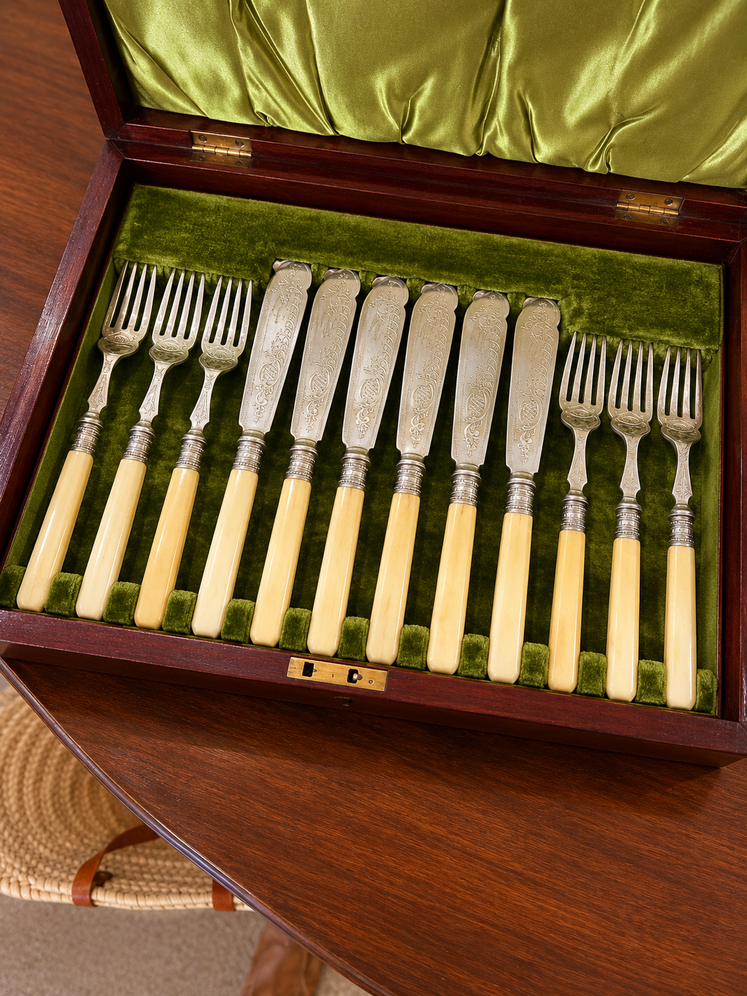Vintage Silver Plated Flatware Set (Green)